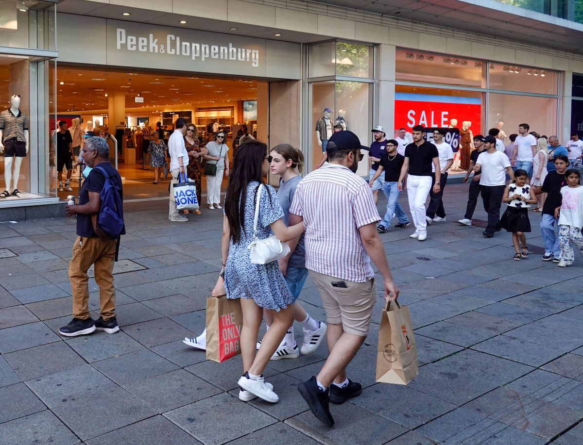 Shopping and striking are not mutually exclusive