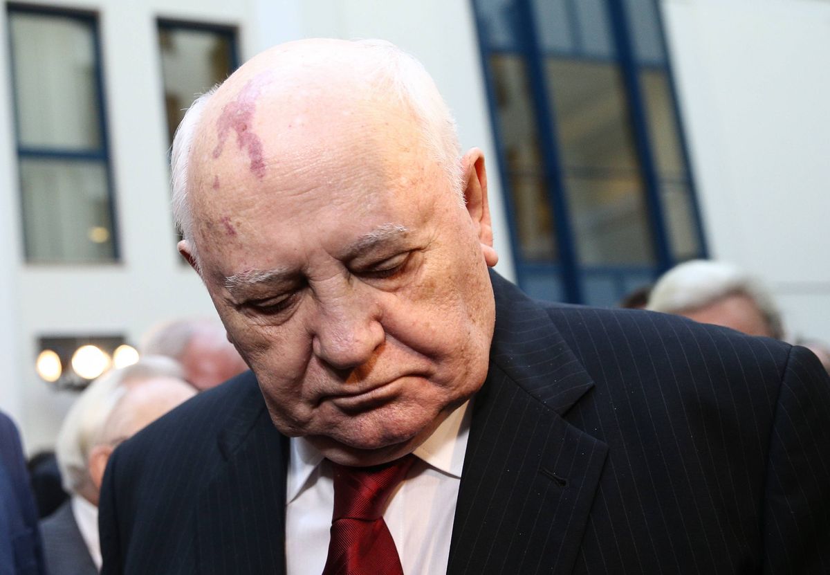 Горбачев жил последние годы. Горбачев 85. Горбачев 1992.